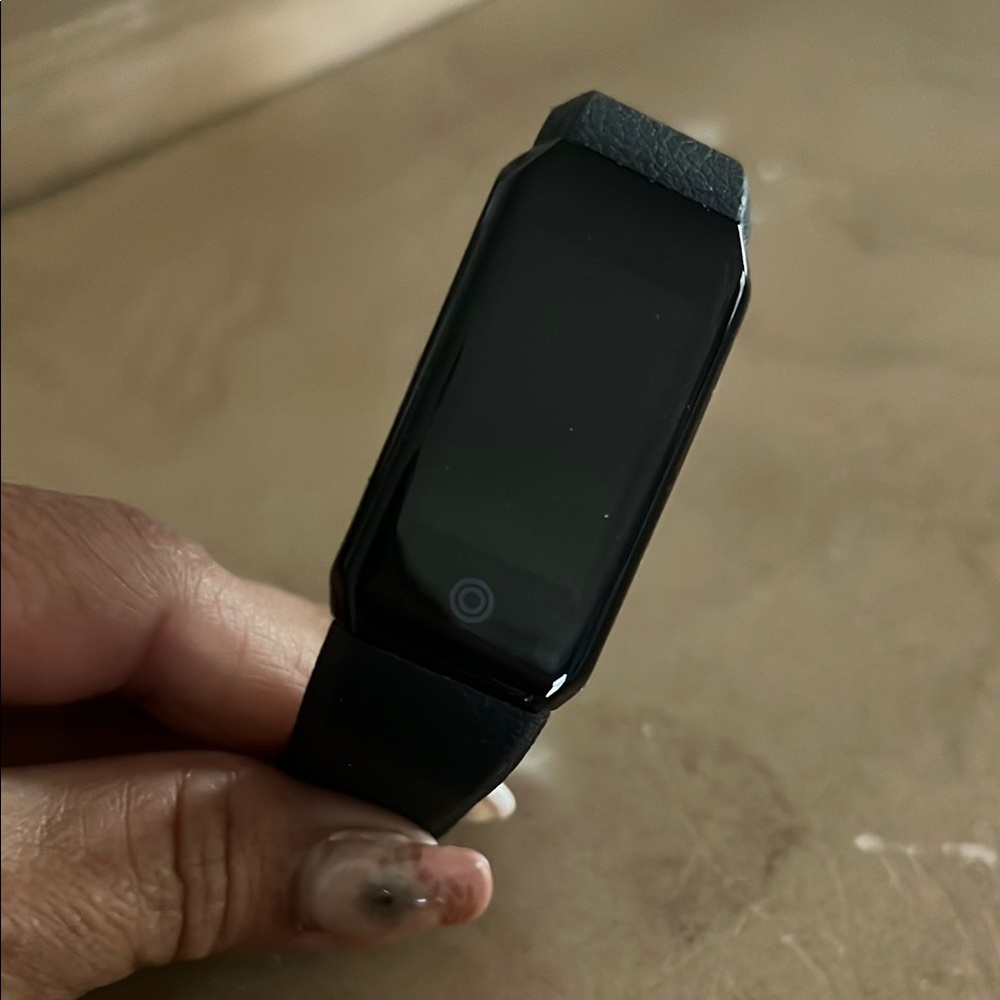 Black Smartwatch with Sleek Design and Modern Features